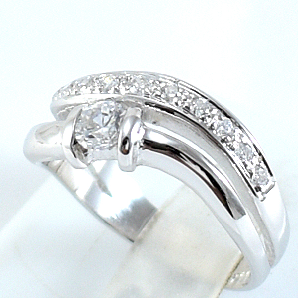 แหวนเงินแท้ราคาถูกชุบทองคำขาว เพชรCZเม็ดกลาง 0.25 กะรัต เพชรCZเม็ดข้าง 0.15 กะรัต งานประณีตสวยงาม สั่งผลิตค่ะ