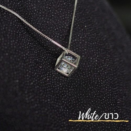 สร้อยเงินแท้พร้อมจี้92.5% จี้ box เพชร cz ตรงกลาง งานน่ารักๆ เล่นแสงดีมากๆ ค่ะ มีให้เลือกหลายสีค่ะ ความยาว 16-18" (ตัวเรือนเงินแท้)