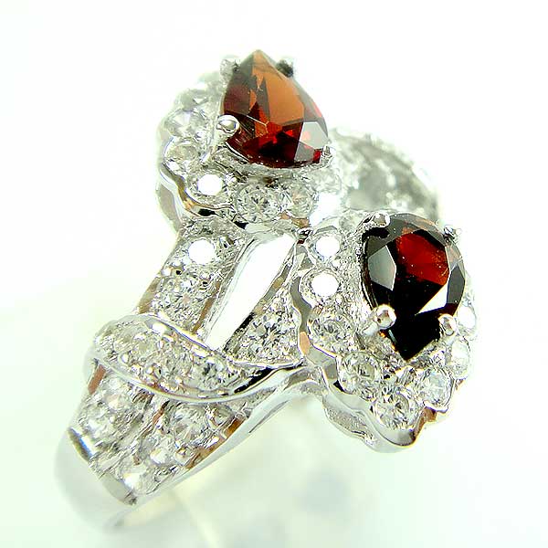 แหวนเงินแท้ราคาถูกชุบทองคำขาว พลอยแท้โกเมน 0.80 กะรัต เพชรCZ 0.67 กะรัต งานประณีตสวยงาม สั่งผลิตค่ะ