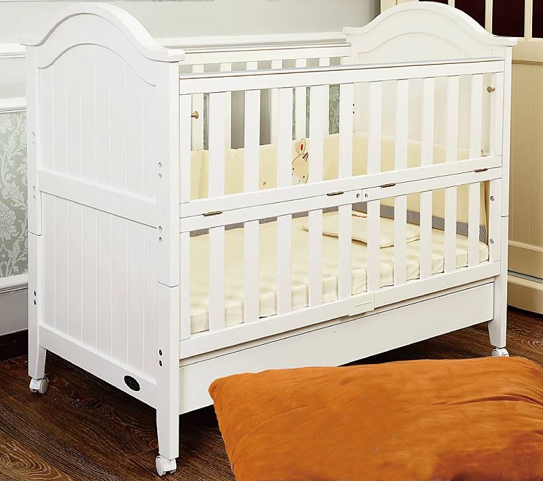 เตียงเด็ก ไม้สีขาว มีลิ้นชักเก็บของ ปรับเป็นโต๊ะได้ มีลิ้นชัก TP21048 (WD6A)