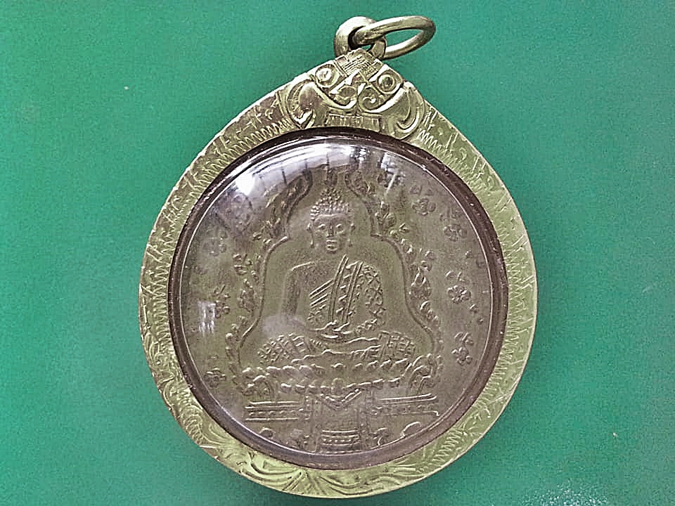 เหรียญพระแก้วมรกต วัดพระแก้ว เลี่ยมทอง