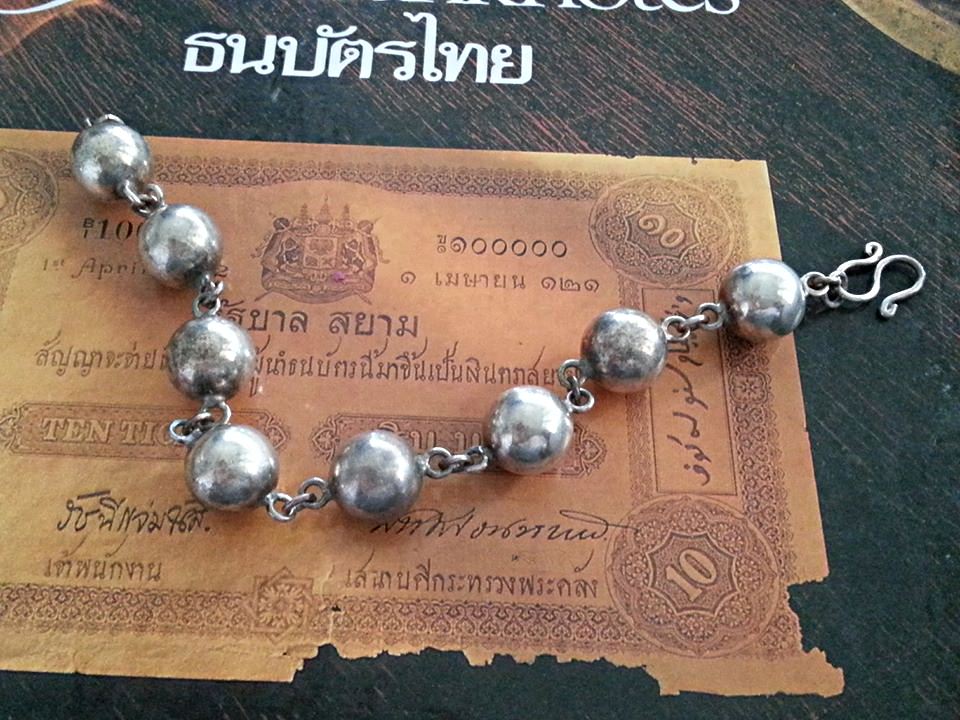 สร้อยข้อมือ ตุ้ม เงิน