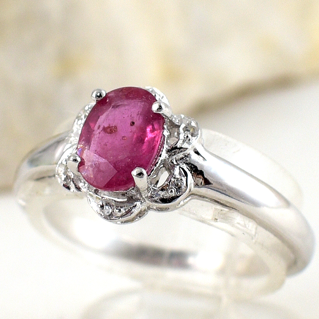 แหวนเงินแท้ราคาถูกชุบทองคำขาว ทับทิมแท้ 0.95 กะรัต เพชรCZ 0.036 กะรัต งานประณีตสวยงาม สั่งผลิตค่ะ