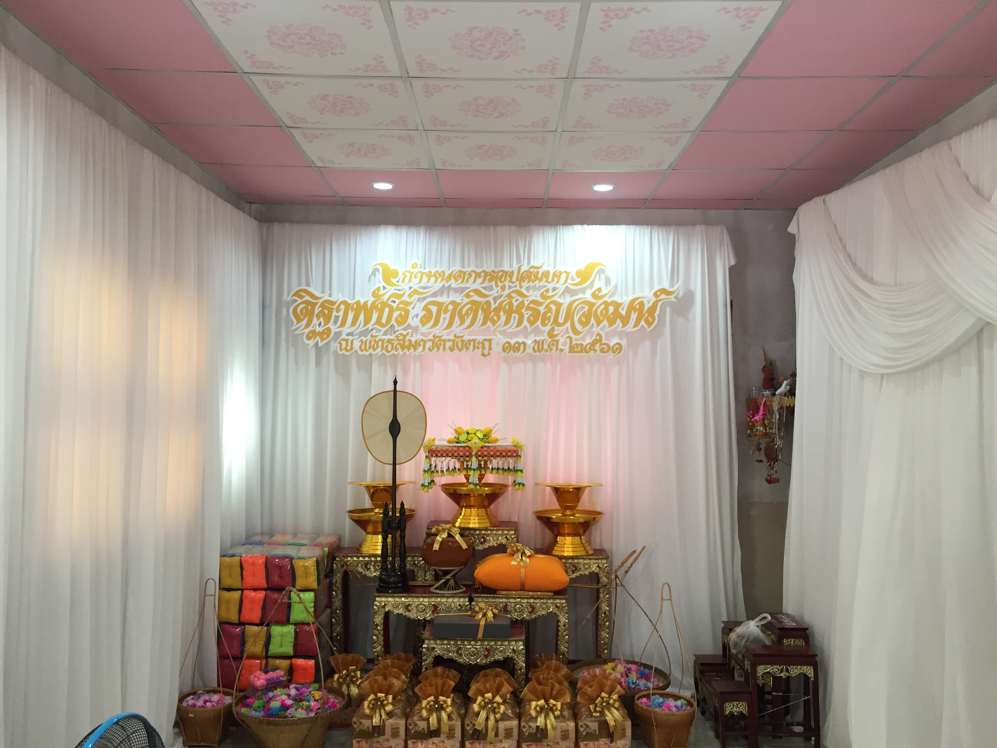 ที่คลุมผ้าไตรดอกไม้ประดิษฐ์ แบบแบน