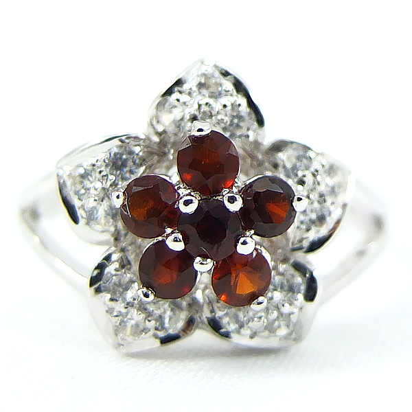 แหวนเงินแท้ราคาถูกชุบทองคำขาว พลอยแท้โกเมน 0.36 กะรัต เพชรCZ 0.225 กะรัต งานประณีตสวยงาม สั่งผลิตค่ะ