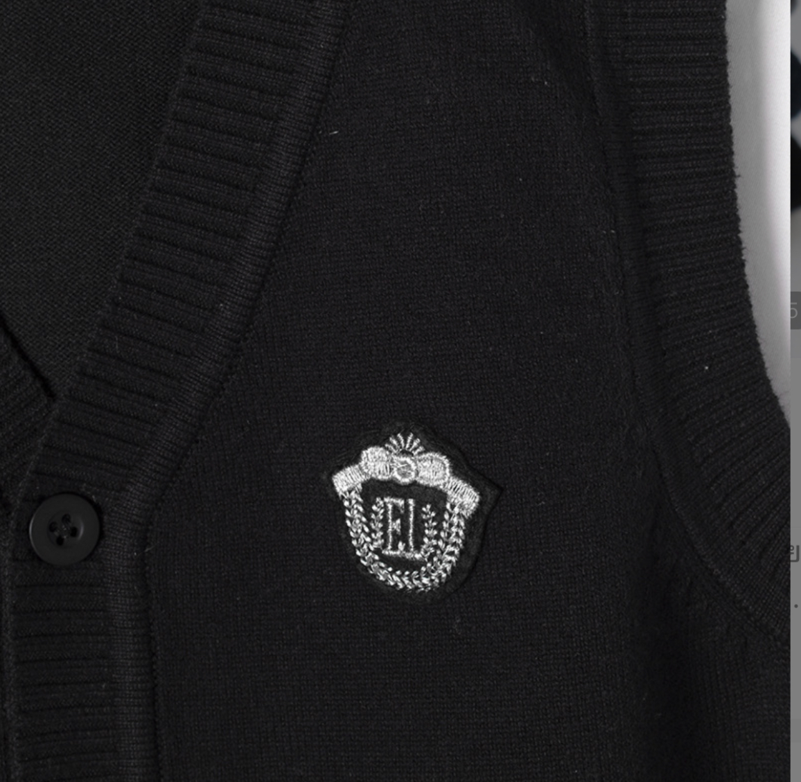 พร้อมส่ง เสื้อกันหนาว : เสื้อกั๊ก เสื้อไหมพรม สีพื้น ปักโลโก้