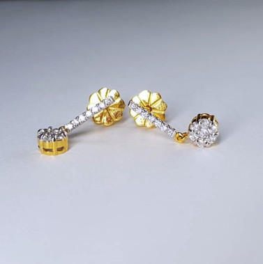 สั่งผลิตต่างหูทองเพชรเบลเยี่ยมคัท ใส่ทุกวัน ใส่เที่ยว ออกงาน เพชรแท้ ทอง18K 42 ตัง 3.48 กรัม น้ำ 98 ราคาถูกมาก มีใบรับประกันค่ะ