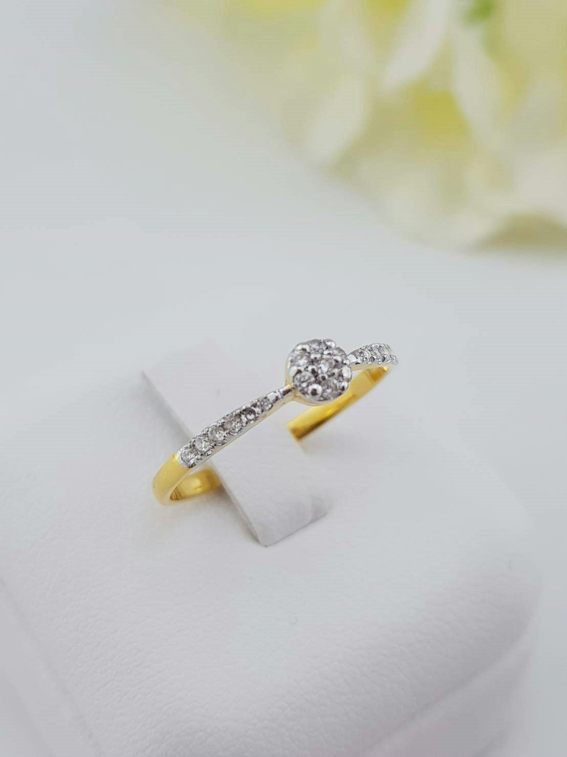 สั่งผลิตเพชรเบลเยี่ยมคัท แหวนแต่งงาน แหวนหมั้น ใส่เที่ยว ออกงาน แหวนทองคำ 18K เพชรแท้ 0.15 กะรัต 1.36 กรัม น้ำ 99 ราคาถูกมาก มีใบรับประกันค่ะ