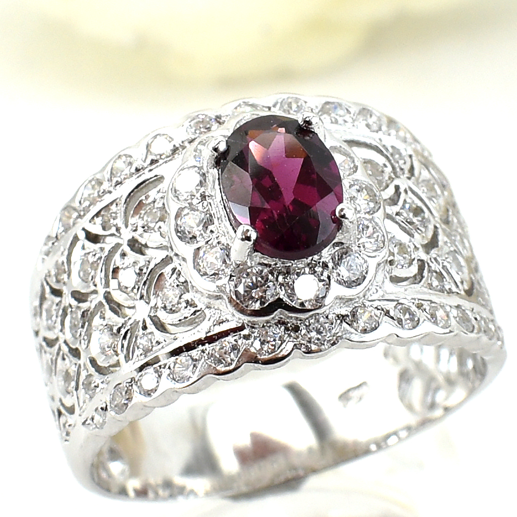 แหวนเงินแท้ราคาถูกชุบทองคำขาว พลอยแท้โรโดไลท์การ์เน็ต 1.0 กะรัต เพชรCZ 0.68 กะรัต งานประณีตสวยงาม สั่งผลิตค่ะ