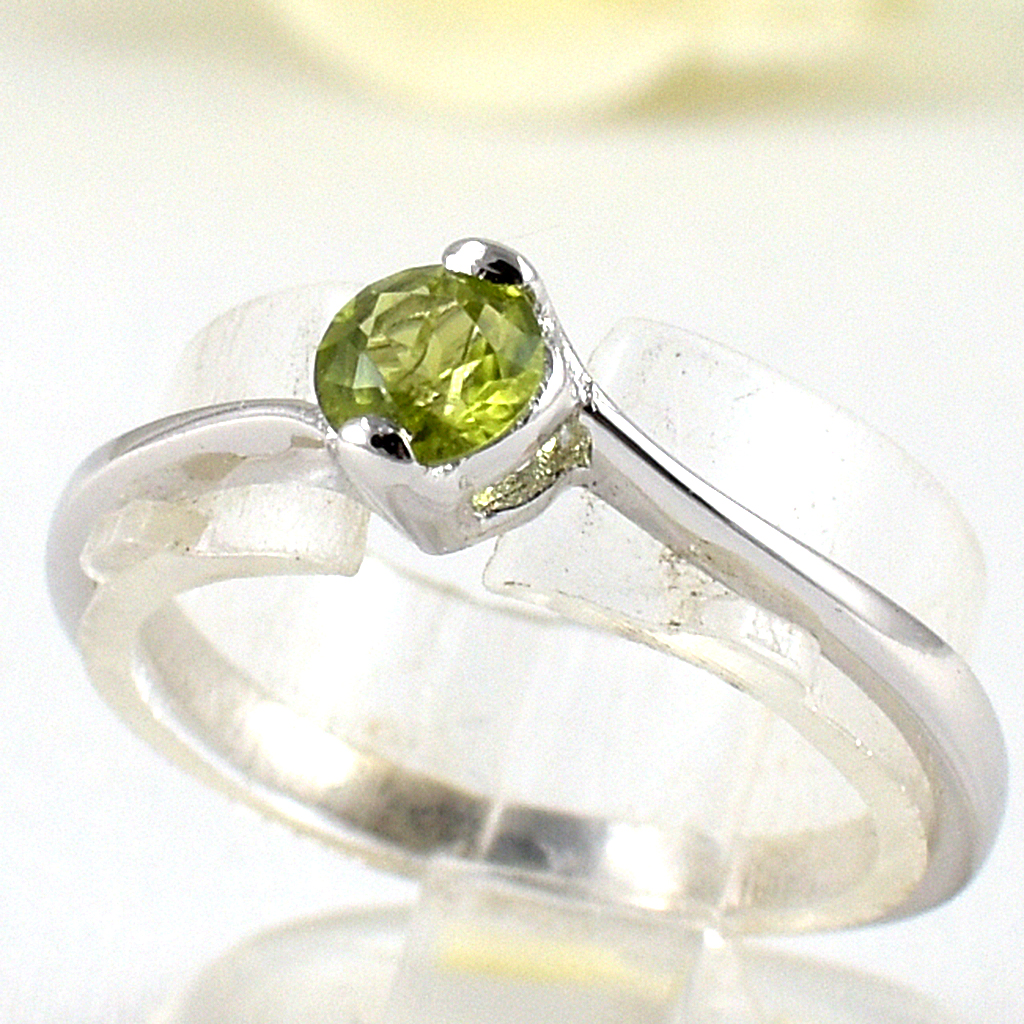 แหวนเงินแท้ราคาถูกชุบทองคำขาว เพอริดอทแท้ 0.30 กะรัต งานประณีตสวยงาม สั่งผลิตค่ะ