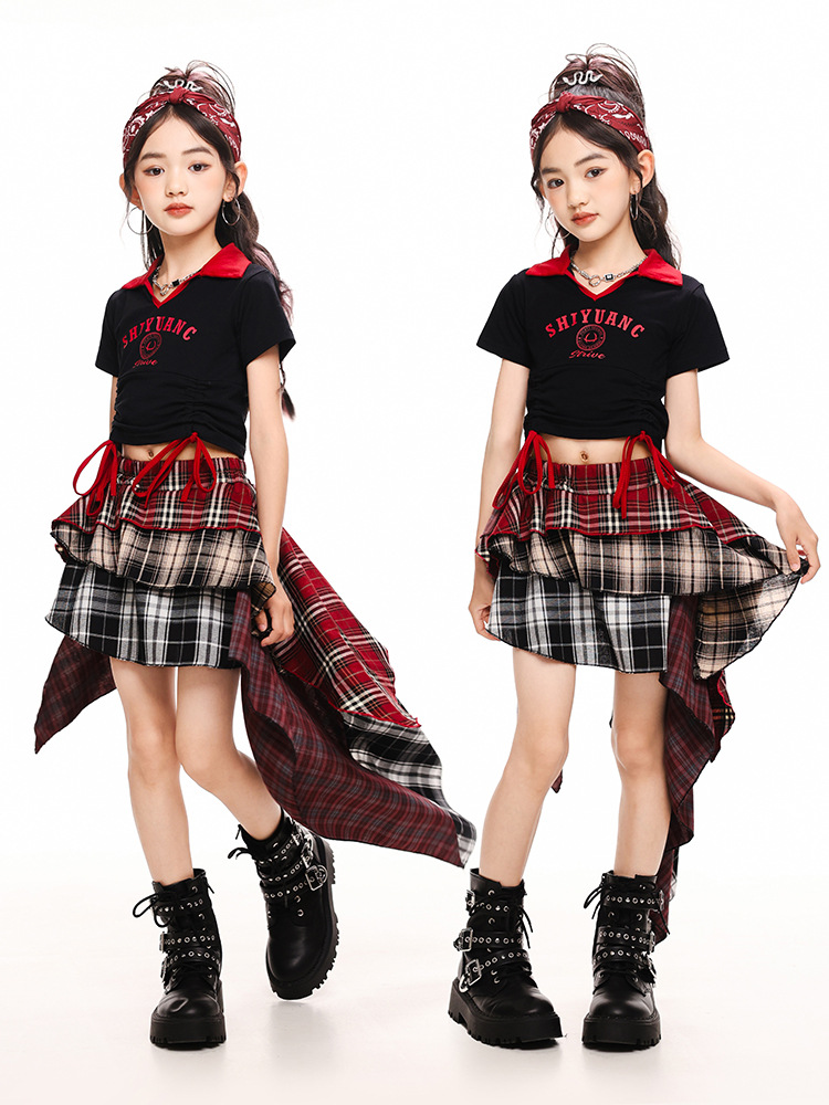 พร้อมส่ง**ชุดเต้น ชุดเซ็ทเสื้อแขนยาวเขียว+กางเกงขาสั้น กระโปรงสก๊อตแดง