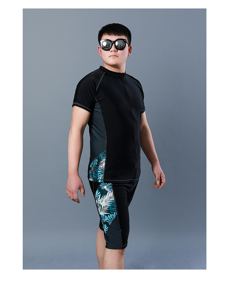 ชุดว่ายน้ำผู้ชายผ้ากัน uv 9xl ซิปหน้า รอบอกหน้าผ้า 50 ยืดถึง 58 ยาว29 รอบเอว 40-48 สะโพก 46-56 นิ้ว ยาว 23 นิ้ว ผ้าดี งานสวยค่ะ