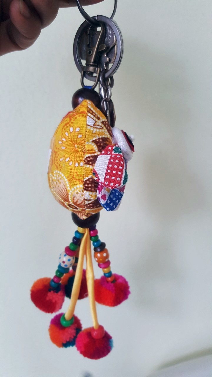 SIVAREE เศษผ้าตกแต่งเป็นรูปช้างห้อยพวงกุญแจ Upcycling Product ม่วง,เหลือง,แดง,เขียว กว้าง3นิ้วยาว3.5 นิ้ว