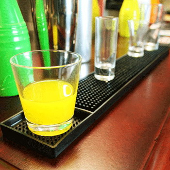 ยางรองแก้วสำหรับบาร์เหล้า สีดำ ขนาด 3.25 x 24 นิ้ว ( Bar mat )