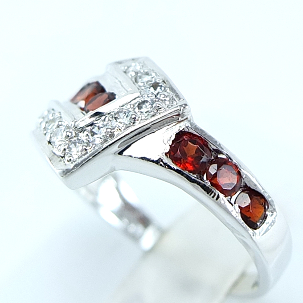 แหวนเงินแท้ราคาถูกชุบทองคำขาว พลอยแท้โกเมน 0.42 กะรัต เพชรCZ 0.78 กะรัต งานประณีตสวยงาม สั่งผลิตค่ะ