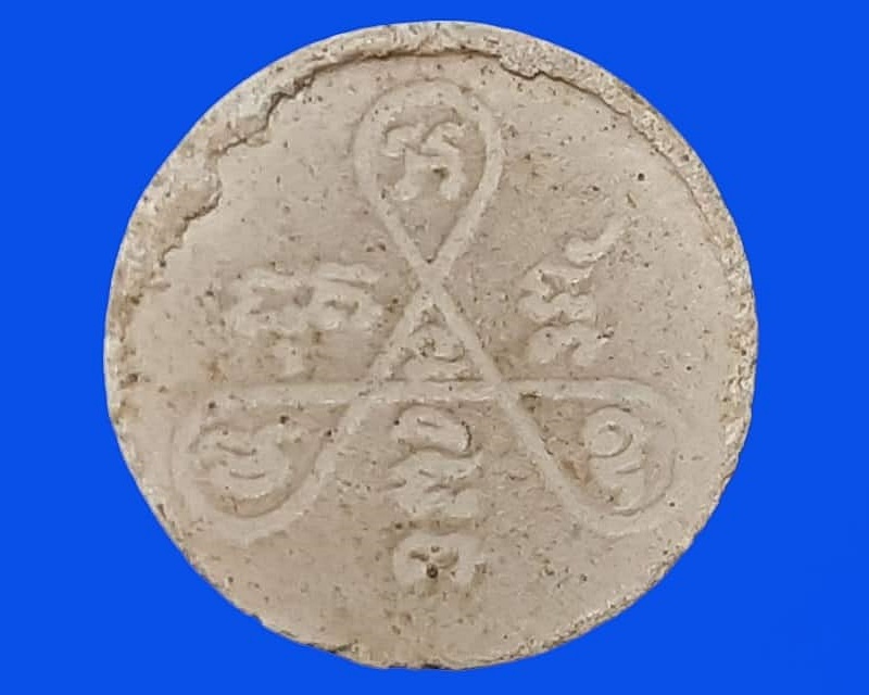 หลวงพ่อเงิน วัดบางคลาน พิจิตร พิมพ์จันทร์ลอย ยันต์สาม เนื้อผง