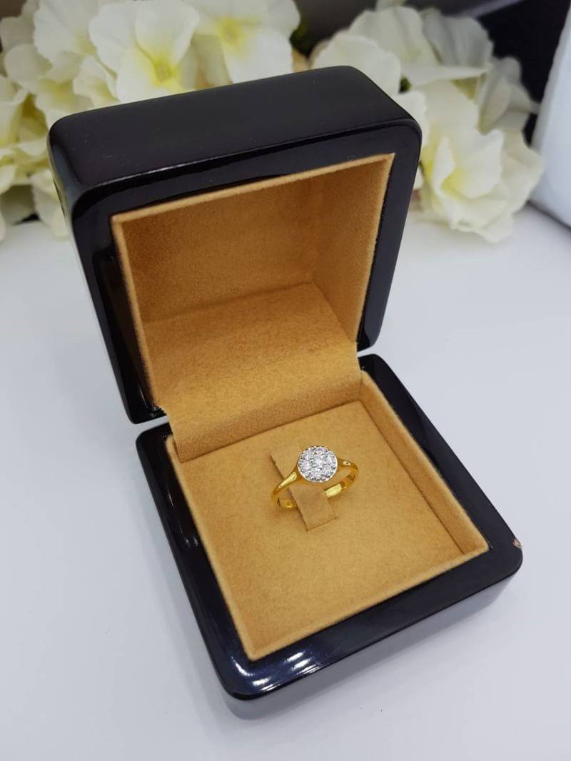 สั่งผลิตเพชรเบลเยี่ยมคัท แหวนแต่งงาน แหวนหมั้น ใส่เที่ยว ออกงาน แหวนทองคำ 18K เพชรแท้ 0.29 กะรัต 3.54 กรัม น้ำ 99 ราคาถูกมาก มีใบรับประกันค่ะ