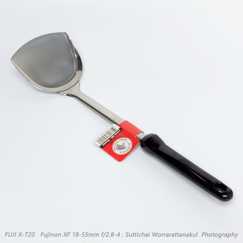 ตะหลิวกลาง Rooster ด้ามดำ ตราหัวม้าลาย