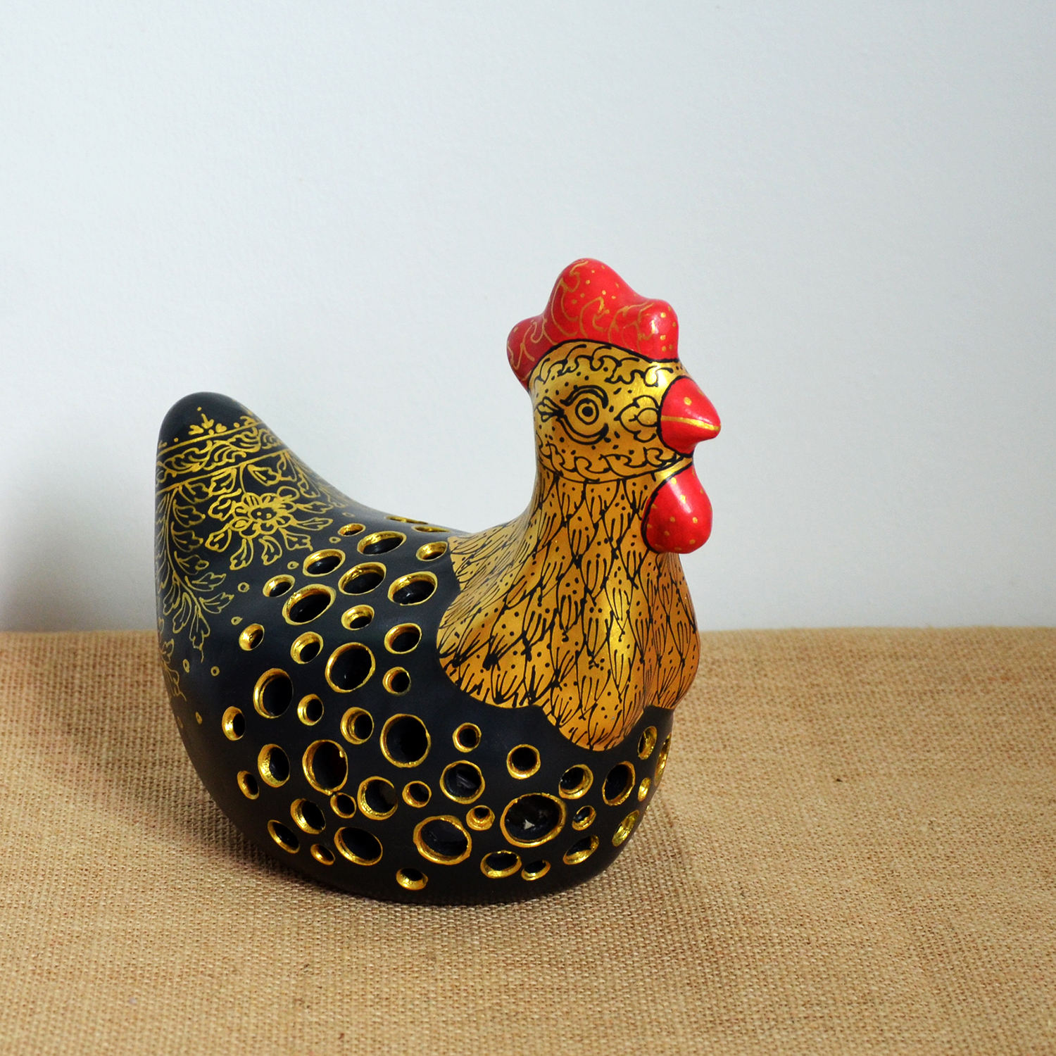 โคมไฟไก่นำโชค ดำทอง