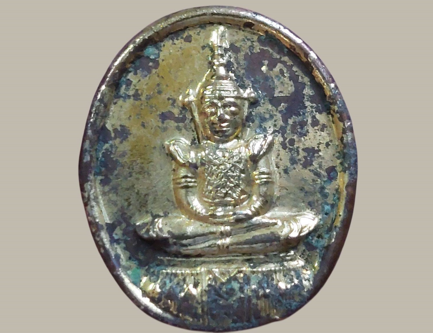 เหรียญ พระแก้วมรกต วัดพระศรีรัตนศาสดาราม(วัดพระแก้ว) กรุงเทพมหานคร ปี 2525 เนื้อกะหลั่ยทอง