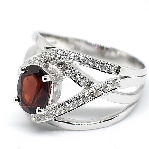 แหวนเงินแท้ราคาถูกชุบทองคำขาว พลอยแท้โกเมน 1.40 กะรัต เพชรCZ 0.38 กะรัต งานประณีตสวยงาม สั่งผลิตค่ะ