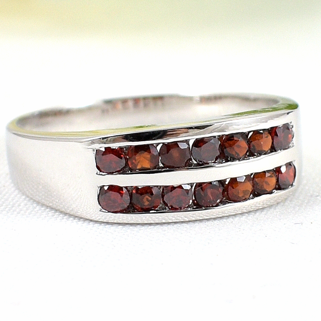 แหวนเงินแท้ราคาถูกชุบทองคำขาว โกเมนแท้ 0.70 กะรัต งานประณีตสวยงาม สั่งผลิตค่ะ