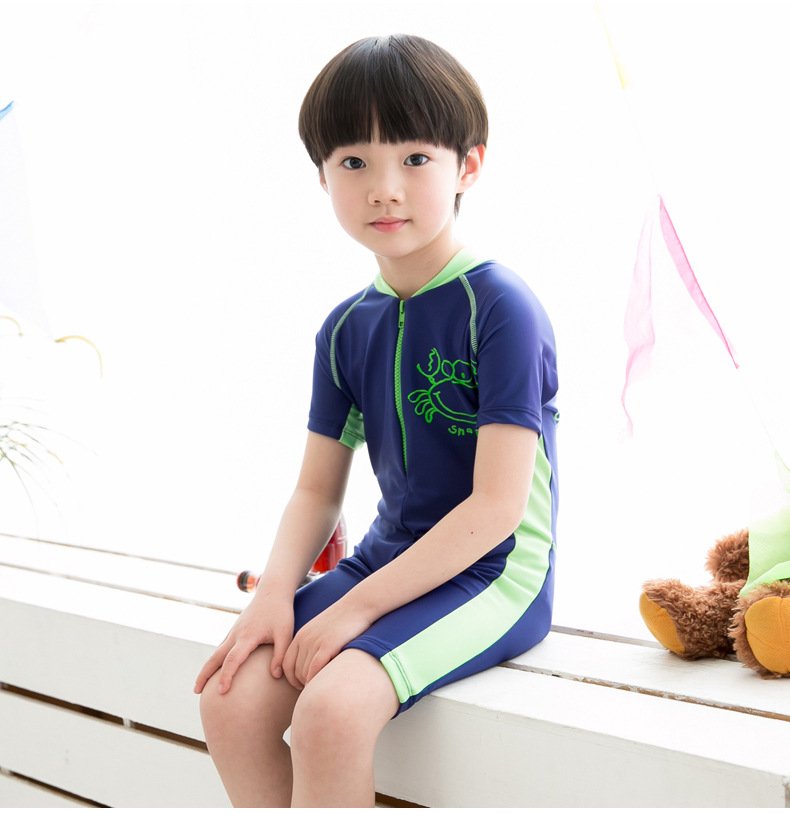 ชุดว่ายน้ำเด็ก ไซส์ 2xl และ 3xl ซิปหน้า พร้อมหมวกเข้าชุด ใส่ได้ท้งชาย หญิงค่ะ