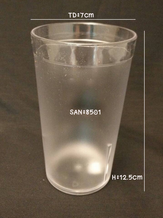 แก้วน้ำพลาสติกริมสระน้ำ Plastic Mug poolside. SAN-8501