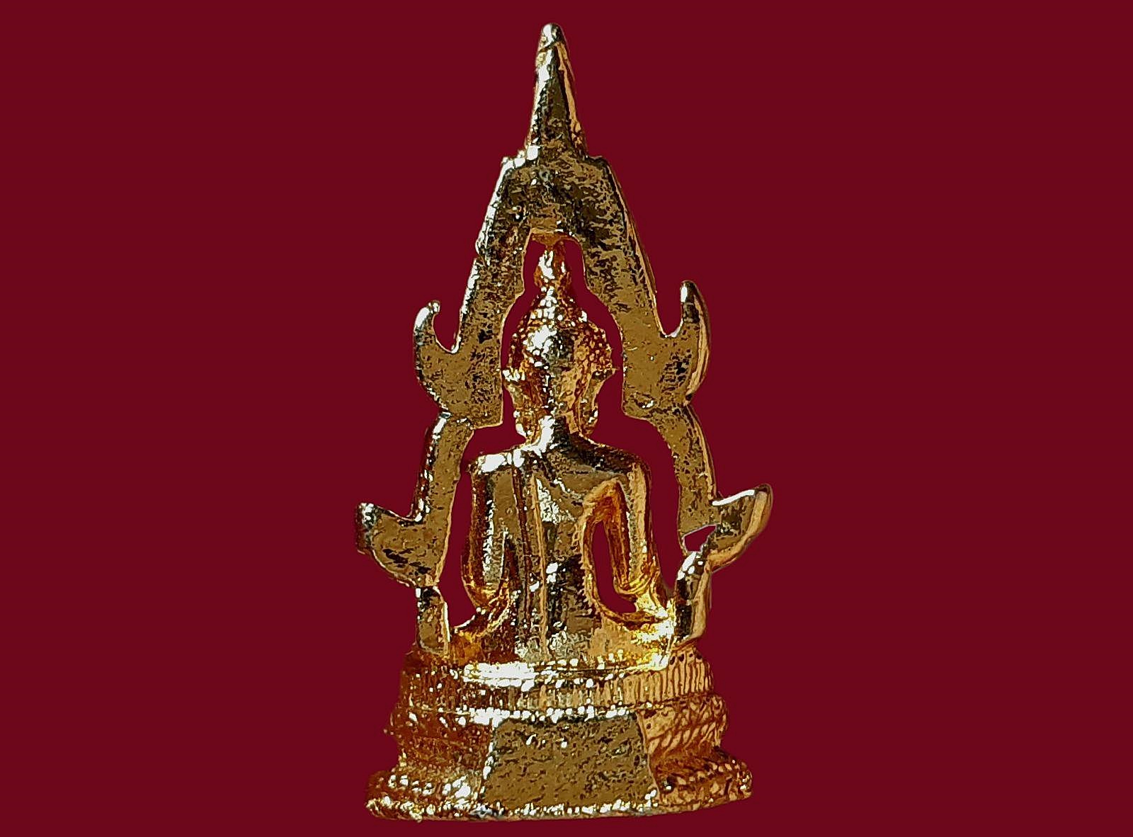 รูปเหมือนหล่อ สมเด็จ องค์ปฐม วัดโขงขาว จ.เชียงใหม่ หลวงพ่อฤาษีลิงดำ วัดท่าซุง เนื้อตะกั่วชุบทอง ขนาด 2 x 3.7 cm.