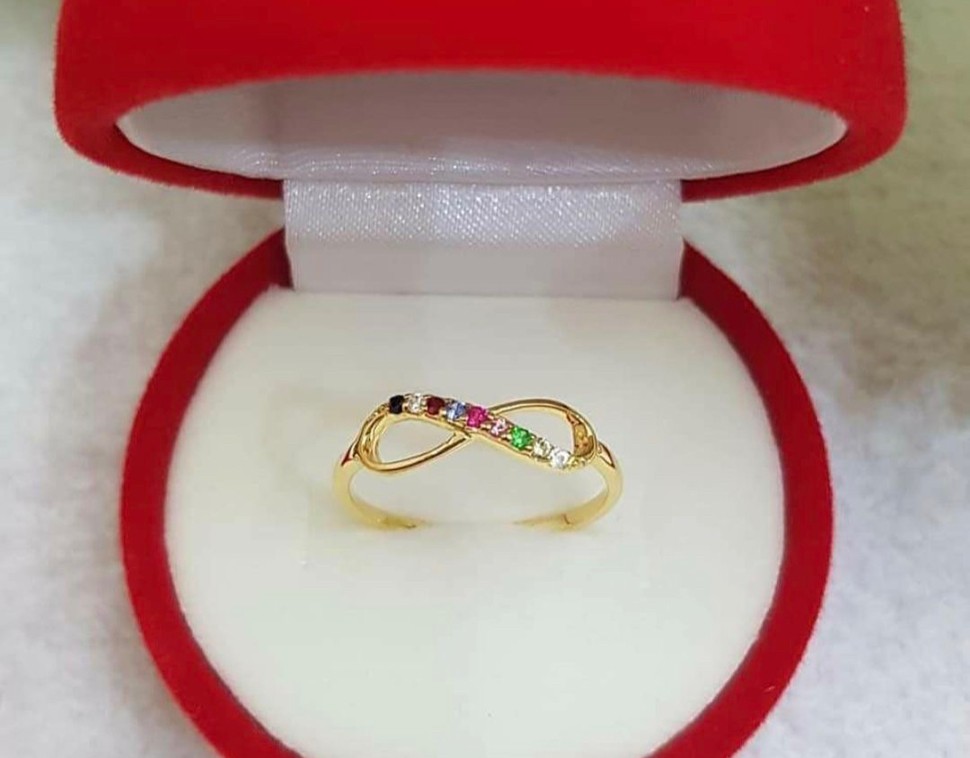 พร้อมส่งและสั่งผลิตแหวนพลอยแท้นพเก้า แหวนแต่งงาน แหวนหมั้น ใส่เที่ยว ออกงาน แหวนทองคำ 9K 9 เม็ด ราคาถูกมาก ส่งฟรี