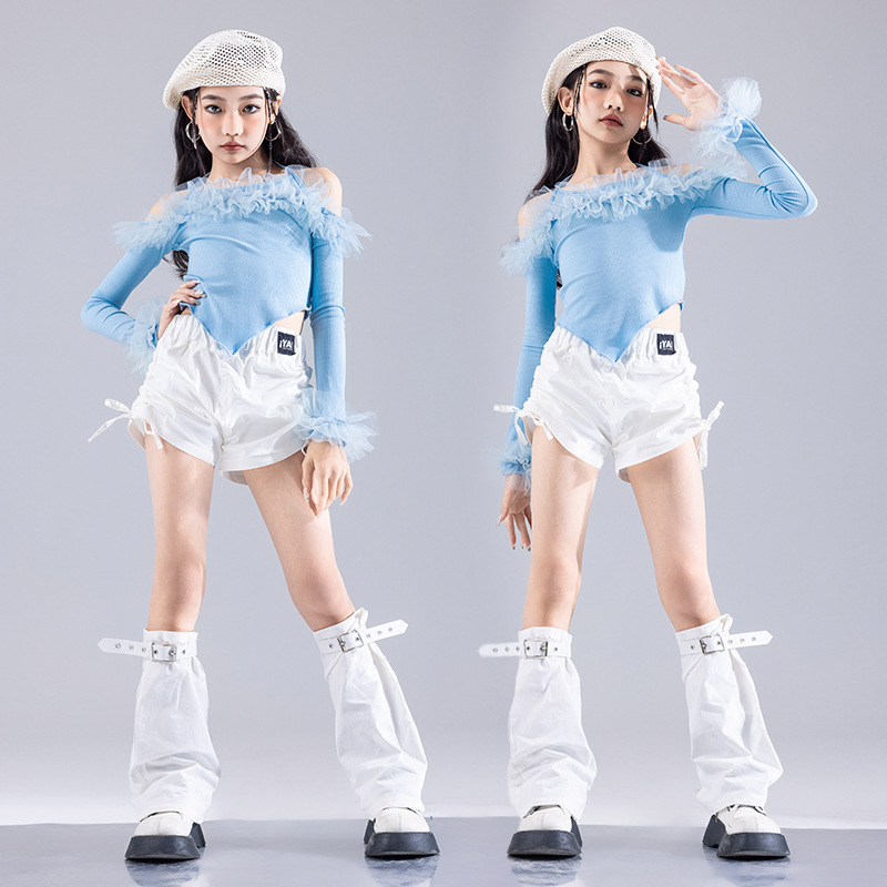 พร้อมส่ง ชุดเต้นเด็กผู้หญิง แฟชั่นเกาหลี สีฟ้าขาว สไตล์ K-pop ฮิปฮอป แขนเปิดไหล่ + กางเกงขาสั้น พร้อมปลอกขา