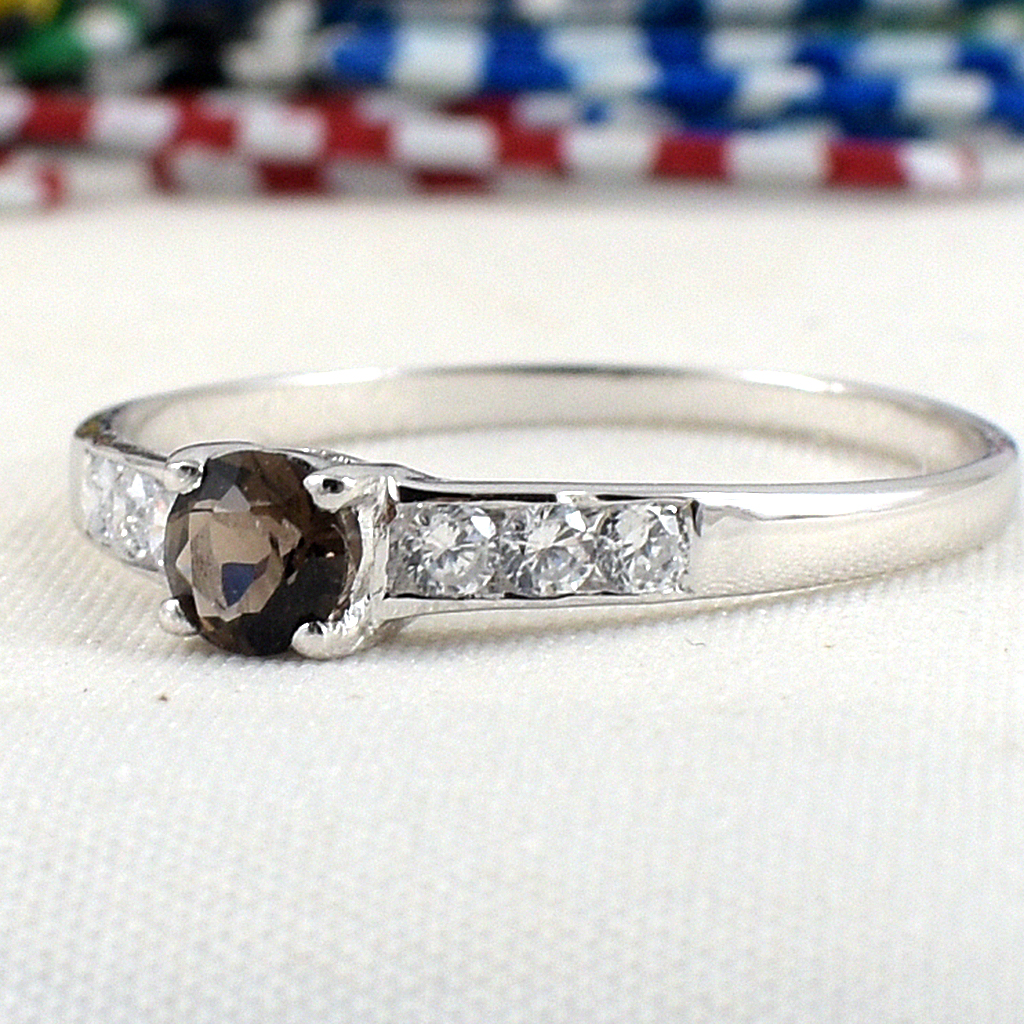 แหวนเงินแท้ราคาถูกชุบทองคำขาว พลอยแท้สโมกกี้ควอทซ์ 0.24 กะรัต เพชรCZ 0.18 กะรัต งานประณีตสวยงาม สั่งผลิตค่ะ