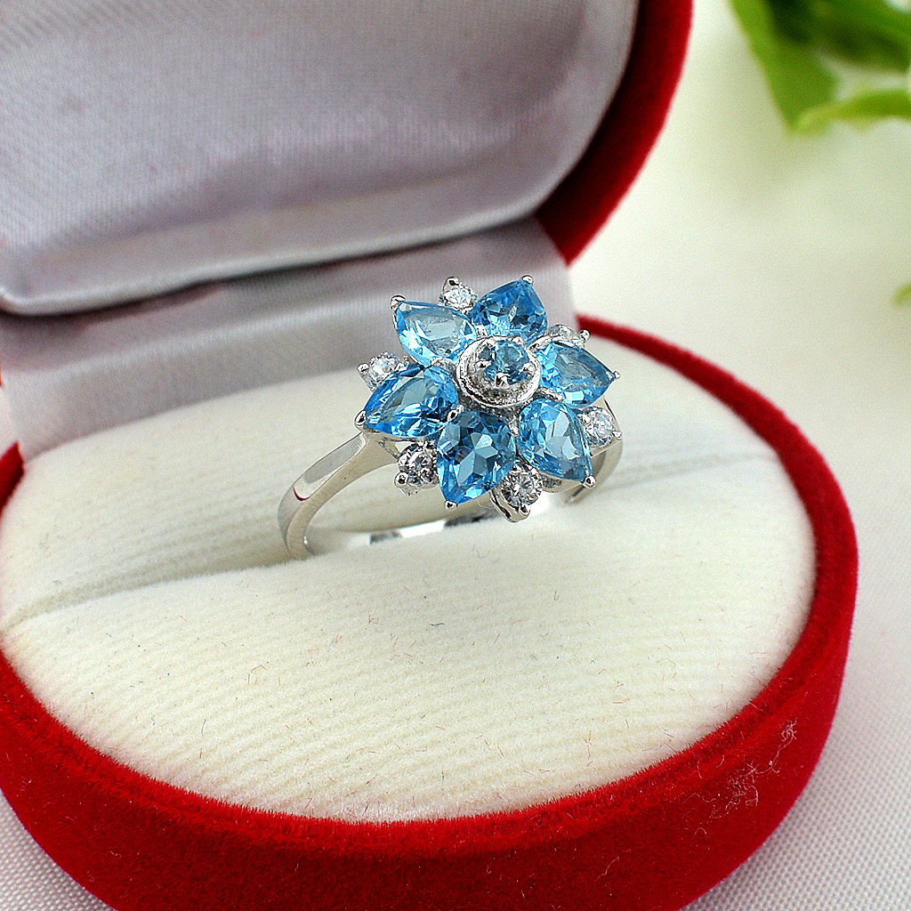 แหวนเงินแท้ราคาถูกชุบทองคำขาว สวิสบลูโทปาซแท้ 2.49 กะรัต เพชรCZ 0.30 กะรัต งานประณีตสวยงาม สั่งผลิตค่ะ