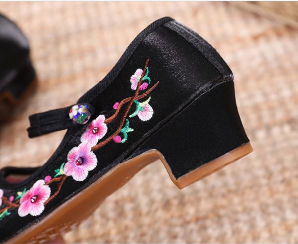 รองเท้าจีน ลายดอก เสริมส้ม