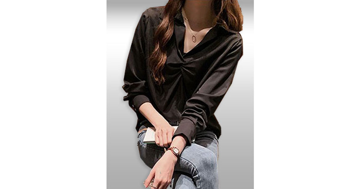 เสื้อแฟชั่นสีดำคอวีแต่งปกสไตล์เรียบหรู รหัส2200