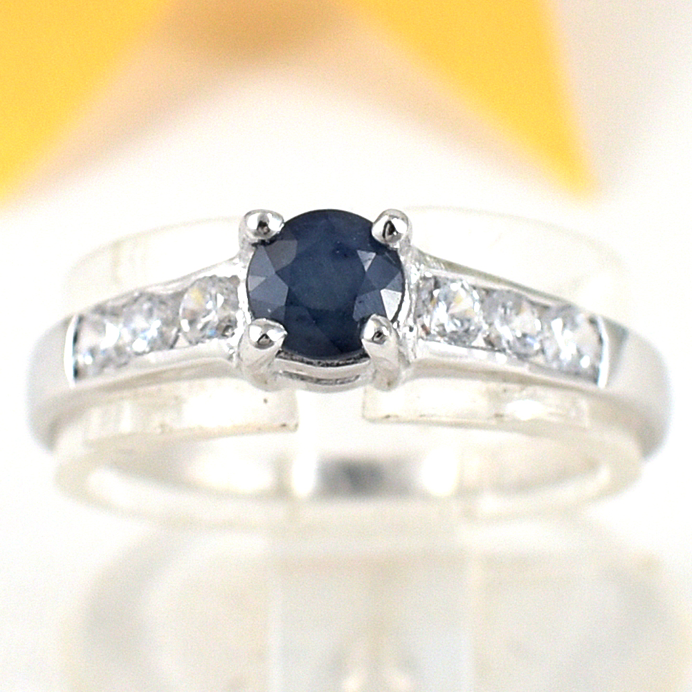 แหวนเงินแท้ราคาถูกชุบทองคำขาว ไพลินแท้ 0.37 กะรัต เพชรCZ 0.18 กะรัต งานประณีตสวยงาม สั่งผลิตค่ะ