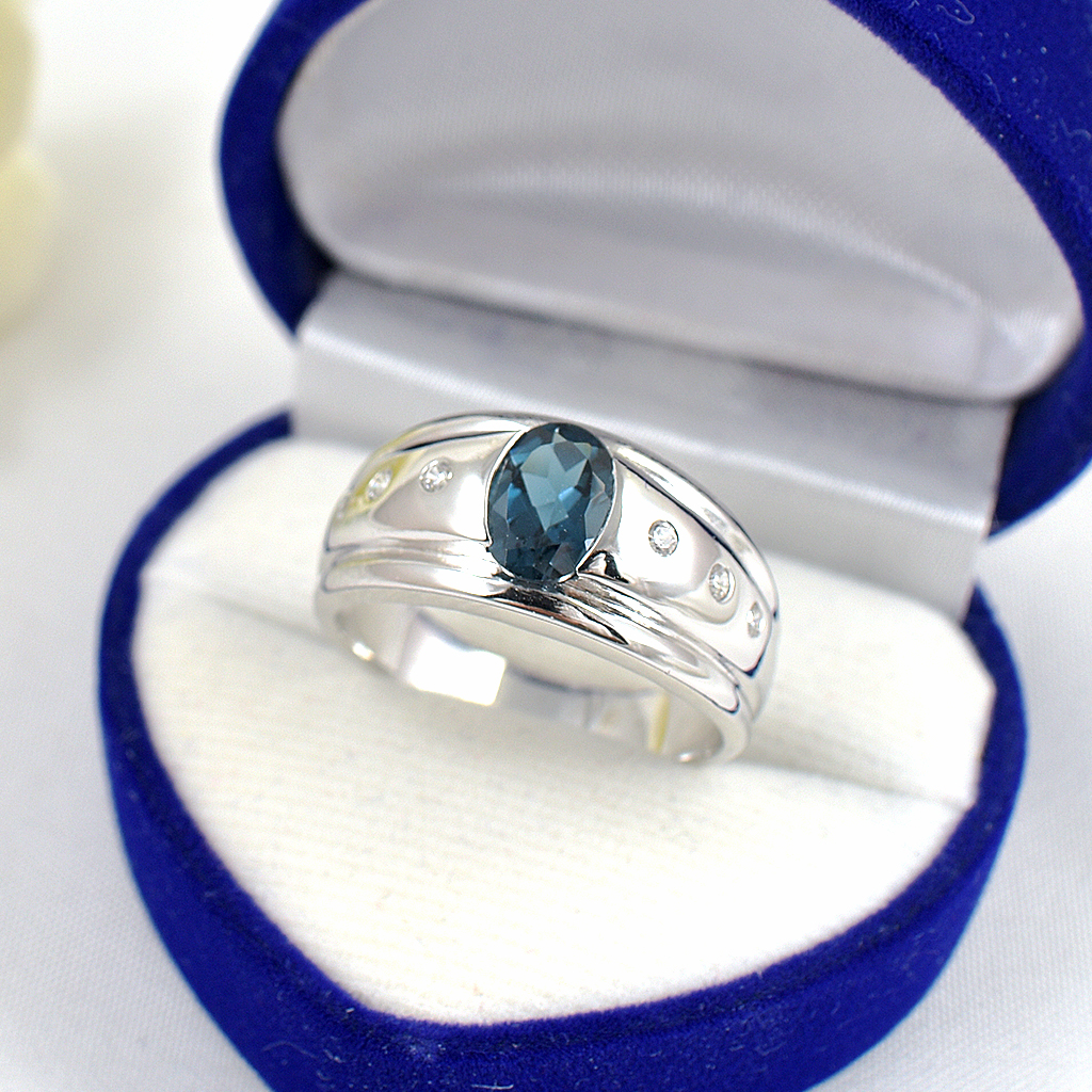 แหวนเงินแท้ราคาถูกชุบทองคำขาว ลอนดอนบลูโทปาซแท้ 1.65 กะรัต เพชรCZ 0.18 กะรัต งานประณีตสวยงาม สั่งผลิตค่ะ