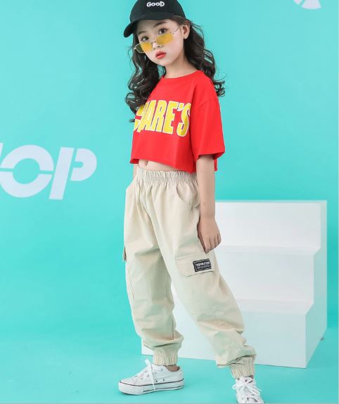 พร้อมส่ง ชุดเต้น แขนสั้น Chare' พร้อม กางเกงคาร์โก้ สีครีม