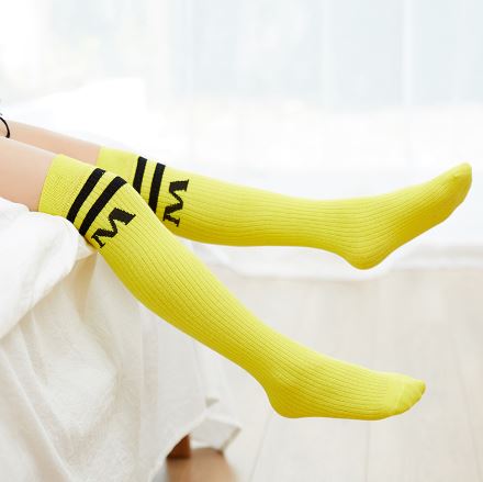 พร้อมส่ง ถุงเท้า แบบยาว ใส่เต้น การแสดง กันหนาว ลายอมยิ้ม/ลายตัว M