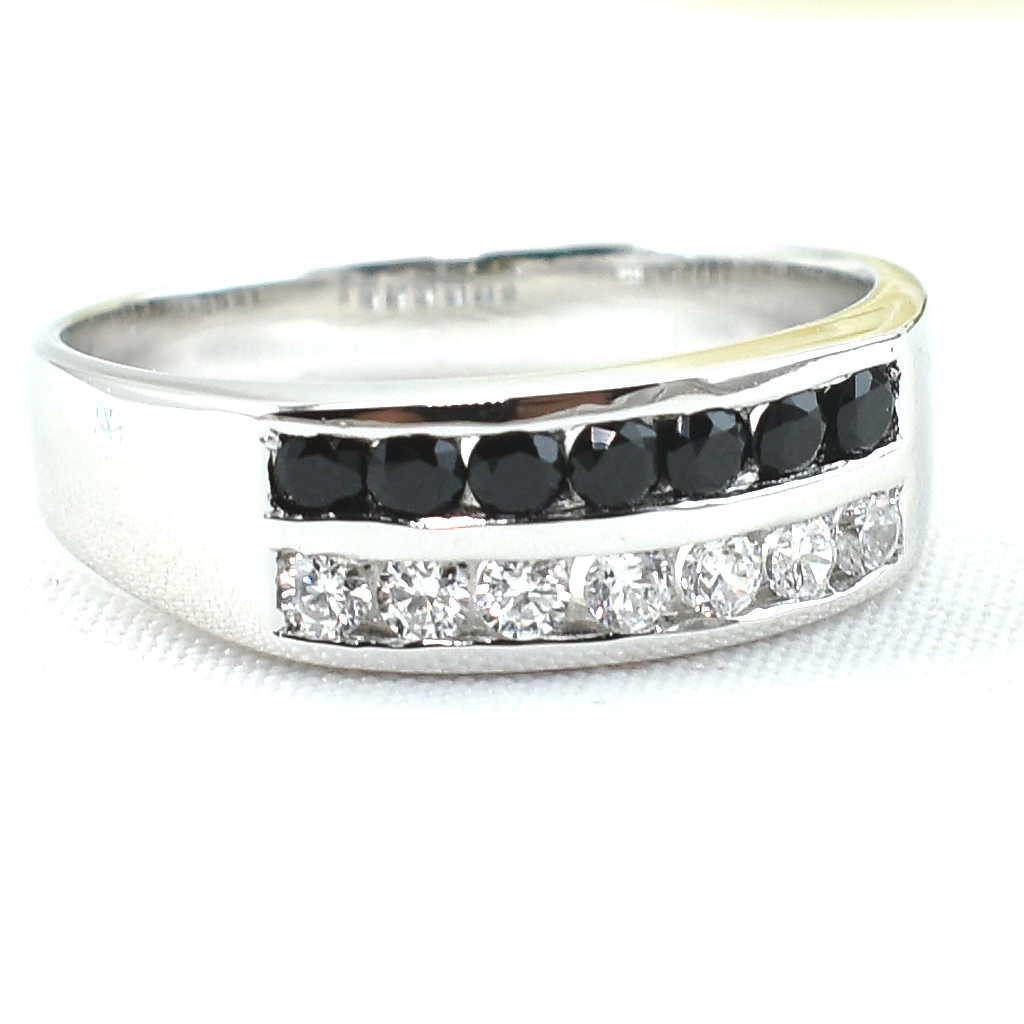 แหวนเงินแท้ราคาถูกชุบทองคำขาว นิลแท้ 0.28 กะรัต เพชรCZ 0.21 กะรัต งานประณีตสวยงาม สั่งผลิตค่ะ