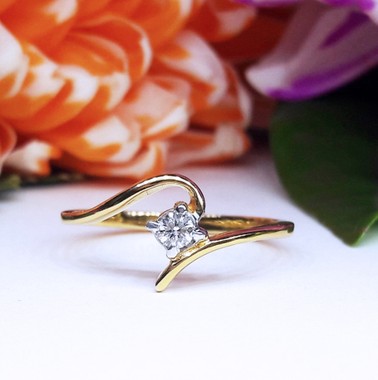 สั่งผลิตเพชรเบลเยี่ยมคัท แหวนแต่งงาน แหวนหมั้น ใส่เที่ยว ออกงาน แหวนทองคำ 18K เพชรแท้ 0.09 กะรัต 2.46 กรัม น้ำ 99 ราคาถูกมาก มีใบรับประกันค่ะ