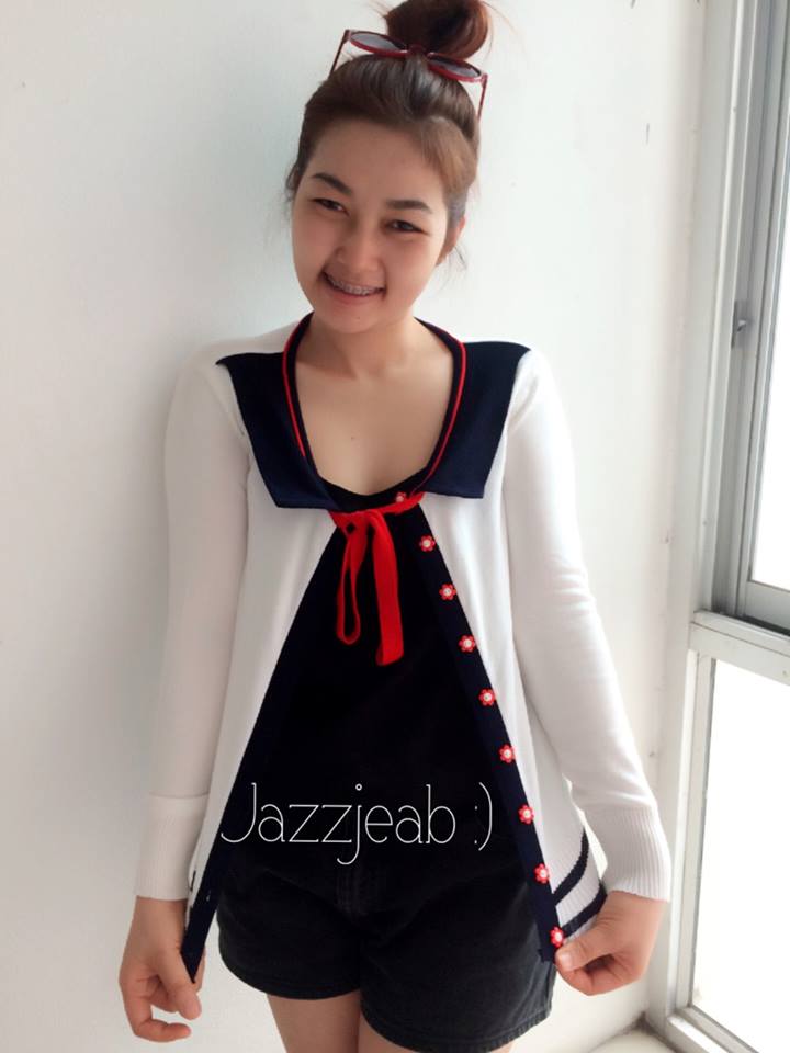 เสื้อคลุมคอโบว์ สีขาว