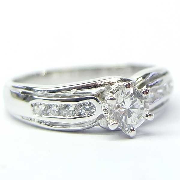 แหวนเงินแท้ราคาถูกชุบทองคำขาว เพชรCZเม็ดกลาง 0.25 กะรัต เพชรCZเม็ดข้าง 0.16 กะรัต งานประณีตสวยงาม สั่งผลิตค่ะ