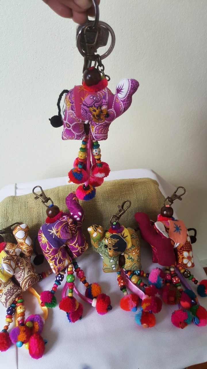 SIVAREE เศษผ้าตกแต่งเป็นรูปช้างห้อยพวงกุญแจ Upcycling Product ม่วง,เหลือง,แดง,เขียว กว้าง3นิ้วยาว3.5 นิ้ว