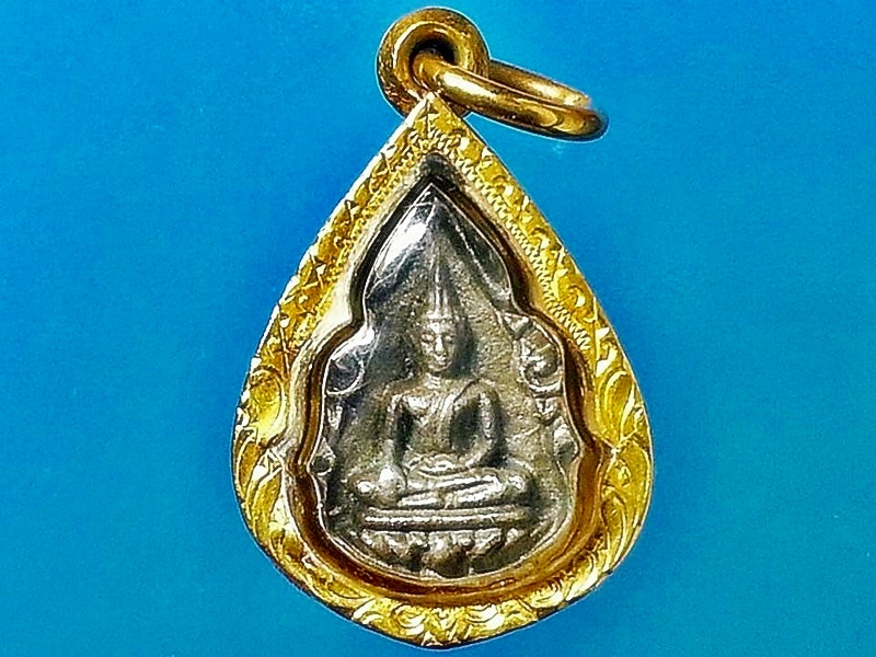 พระรูปเหมือน หลวงพ่อทอง วัดเขาตะเครา จ.เพชรบุรี เลี่ยมทองคำหร้อมแขวน