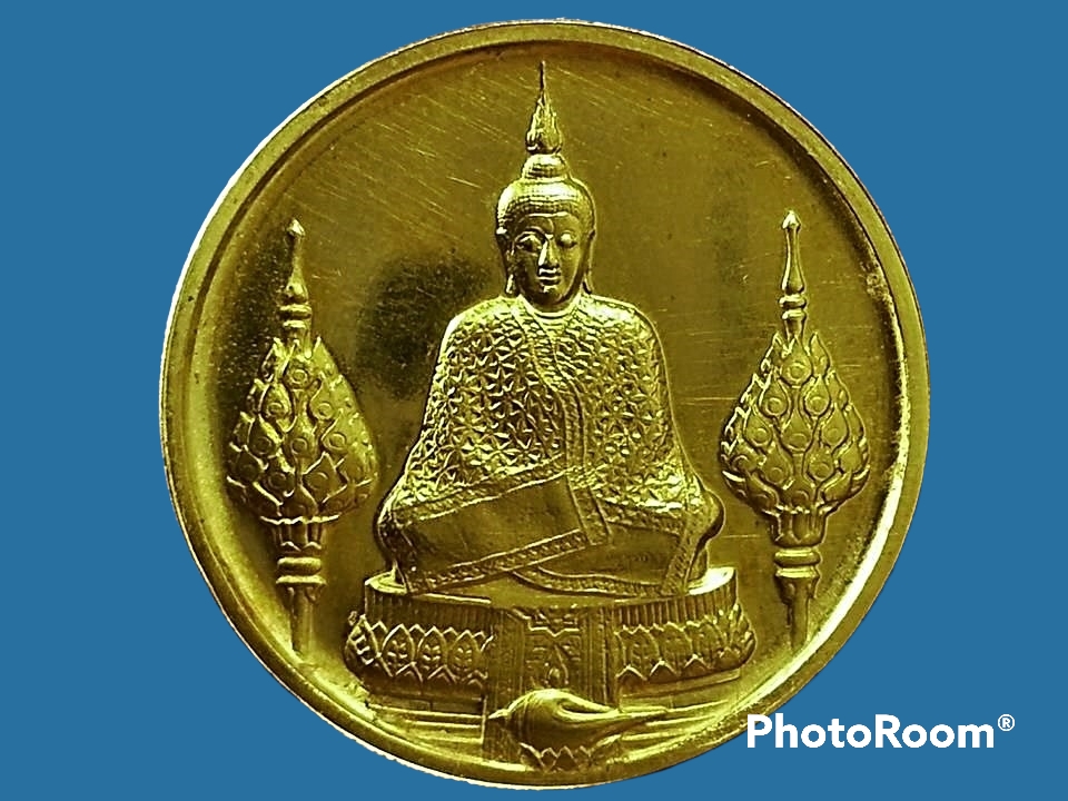 เหรียญ พระแก้วมรกต วัดพระศรีรัตนศาสดาราม(วัดพระแก้ว) กรุุงเทพมหานคร บล็อกพระราชศรัทธา ปี 2525 เนื้อทองคำ หนัก 18 กรัม