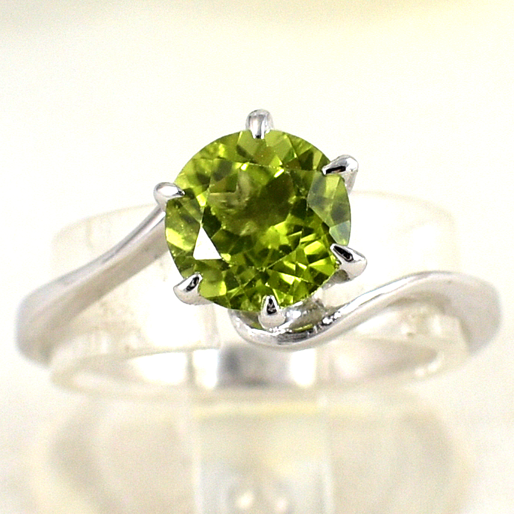 แหวนเงินแท้ราคาถูกชุบทองคำขาว เพอริดอทแท้ 1.50 กะรัต งานประณีตสวยงาม สั่งผลิตค่ะ