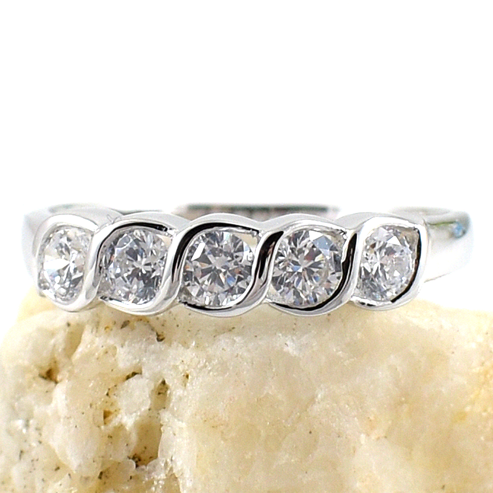 แหวนเงินแท้ราคาถูกชุบทองคำขาว เพชรCZแท้ 0.50 กะรัต งานประณีตสวยงาม สั่งผลิตค่ะ