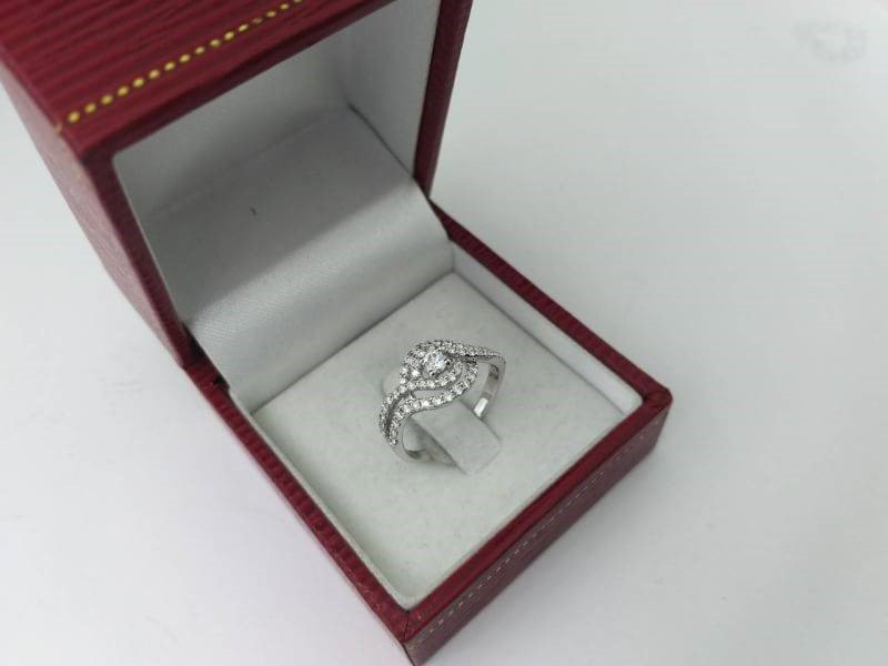 สั่งผลิตเพชรเบลเยี่ยมคัท แหวนแต่งงาน แหวนหมั้น ใส่เที่ยว ออกงาน แหวนทองขาว 18K เพชรแท้ 0.50 กะรัต 2.90 กรัม น้ำ 99 ราคาถูกมาก มีใบรับประกันค่ะ