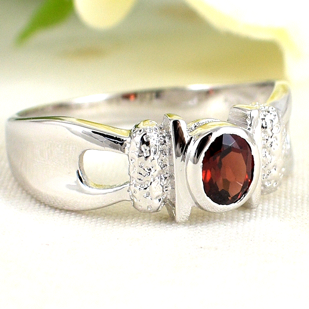 แหวนเงินแท้ราคาถูกชุบทองคำขาว โกเมนแท้ 0.45 กะรัต งานประณีตสวยงาม สั่งผลิตค่ะ